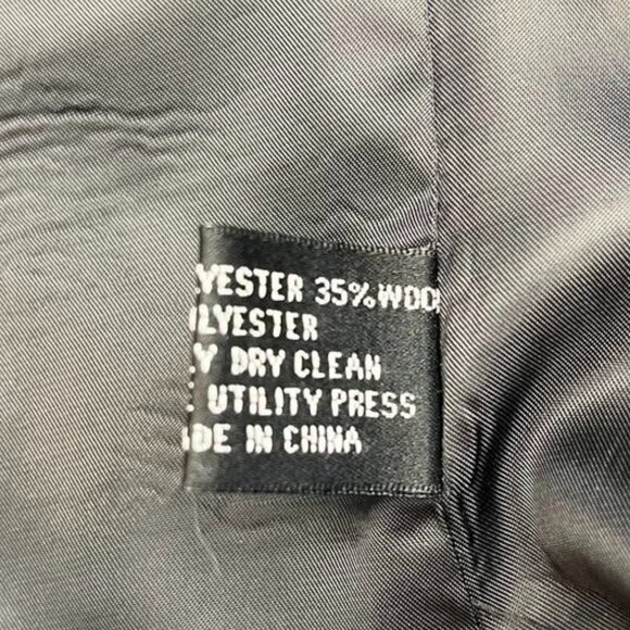 Zagato Signature Collection 2-Piece Wool-Blend Suit – Black Windowpane
Very nice - Picture 8 of 16